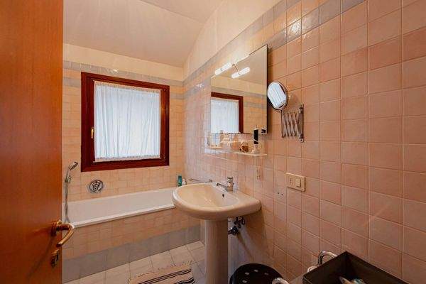 Eckhaus in Udine in der Via Grazzano