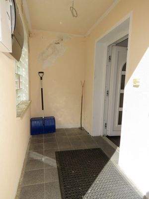 überdachter Hauseingang 