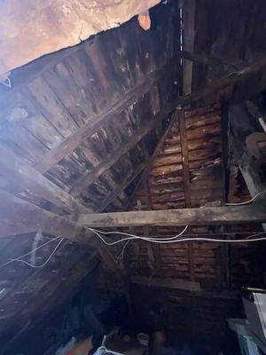 52 Blick in das Gebälk