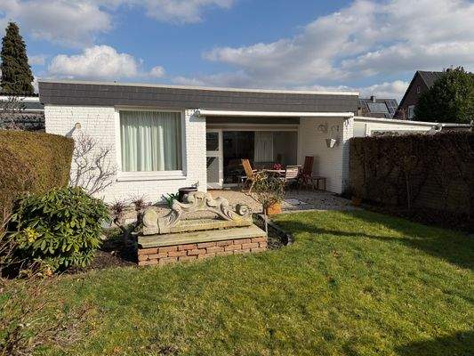 Südseite mit überdachter Terrasse