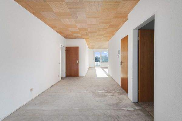 Essdiele mit Blick zum Wohnzimmer