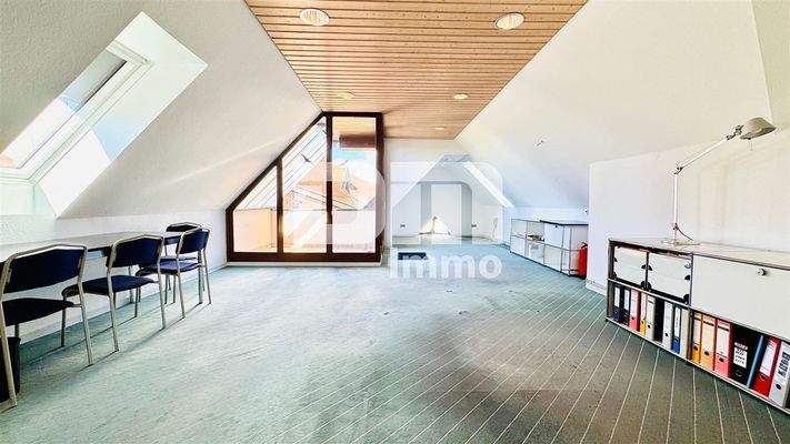 Raum 2 groß / Zugang Balkon