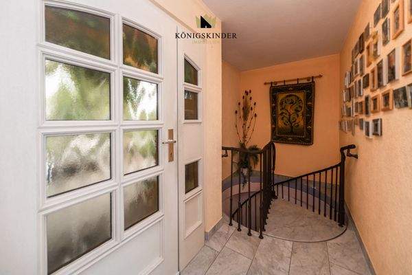 Treppe zur Einliegerwohnung 