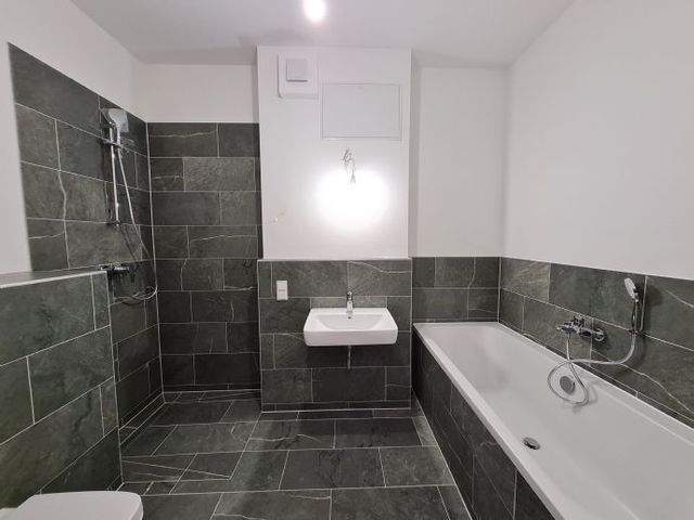 Attraktive 4- Zimmer- Maisonettewohnung mit Dachterrasse und Balkon zu vermieten! - Foto 1
