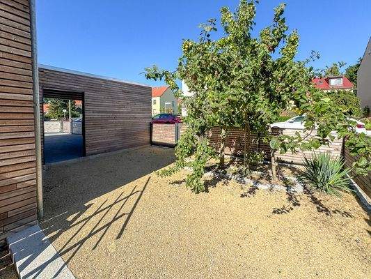 Mit direktem Zugang zum Carport