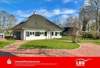 Hausansicht und Auffahrt