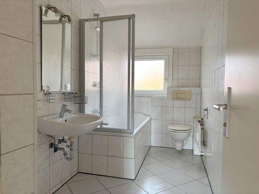 großzügiges Badezimmer