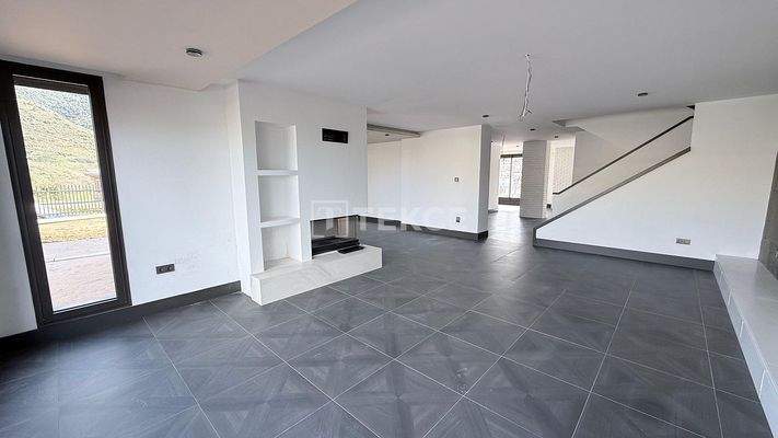 Elegant Semi-Detached Villas with Private Pools in İzmir