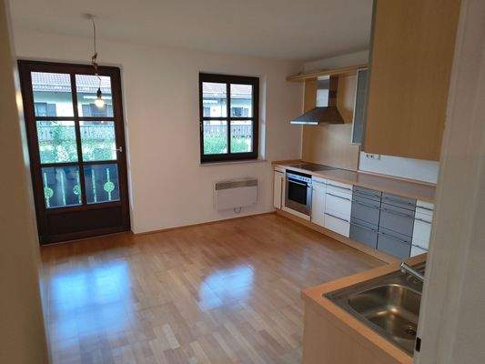 Wohnküche mit Balkonzugang