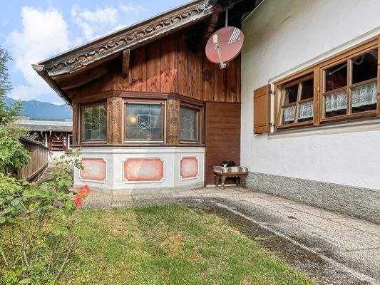 Süd-West-Seite mir Erker