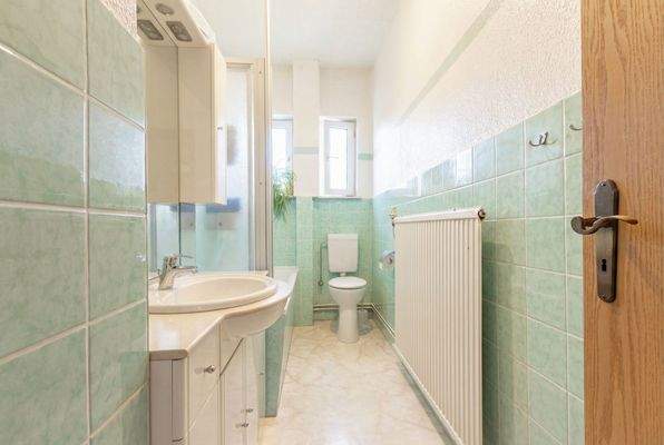 Badezimmer der Obergeschosswohnung