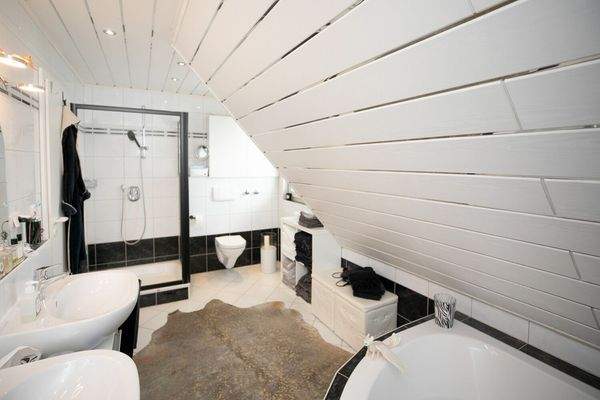 Badezimmer Ansicht II-OG