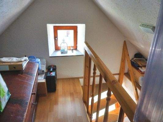 Aufgang zum Schlafzimmer im Boden