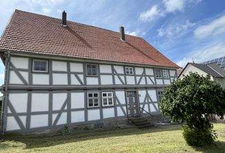 Seitenansicht mit Eingang