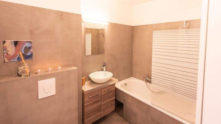 bathroom (completely refurbished)