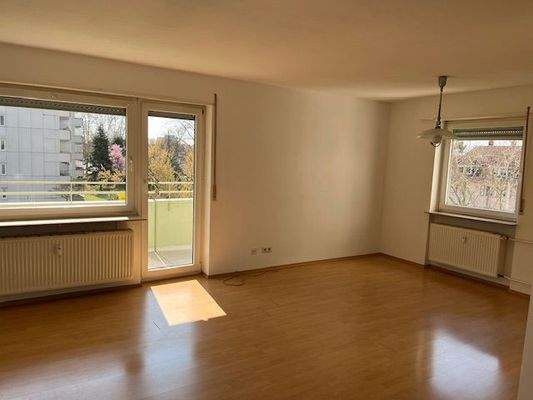 lichtdurchfluteter Wohnbereich