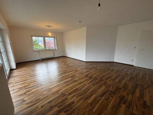 Wohnzimmer 1.OG rechts WHG 4 (2)