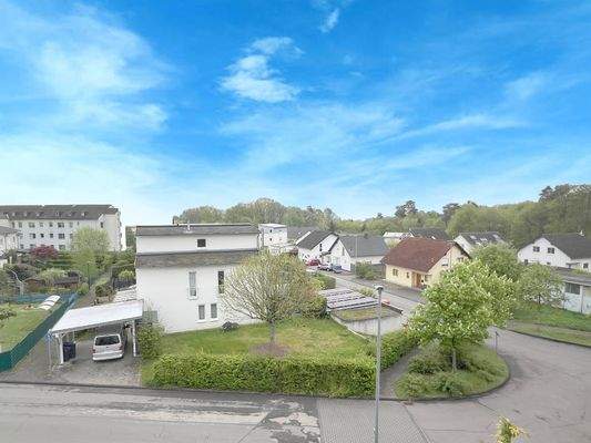 Exklusiv renovierte 4ZKB mit Balkon &amp; PKW- Stellpl