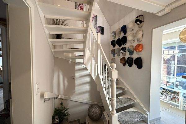 Treppe ins Obergeschoss