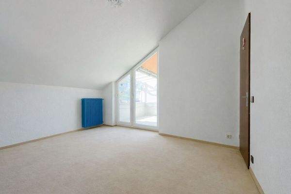 Kinderzimmer oder Homeoffice im geräumten Zustand