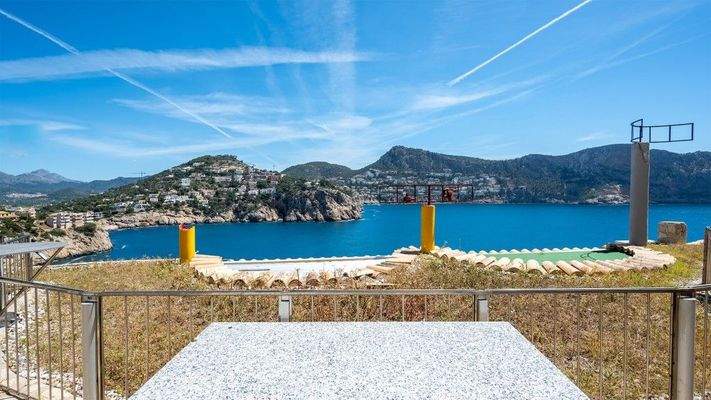 Geschäftslokal mit Meerblick zum Verkauf in La Mola, Puerto Andratx, Mallorca 