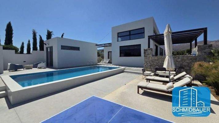 Kreta, Petrokefali: Villa mit Pool und großem Garten zu verkaufen