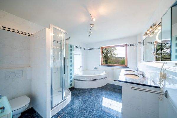 Badezimmer im Obergeschoss