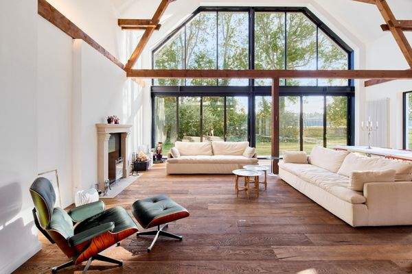 Wohnzimmer mit Kamin