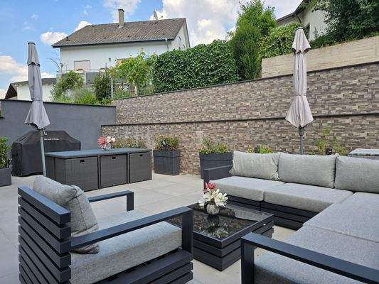 Großzügige Terrasse mit ca. 70 m²