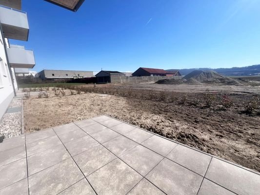 Terrasse / Blick in Garten