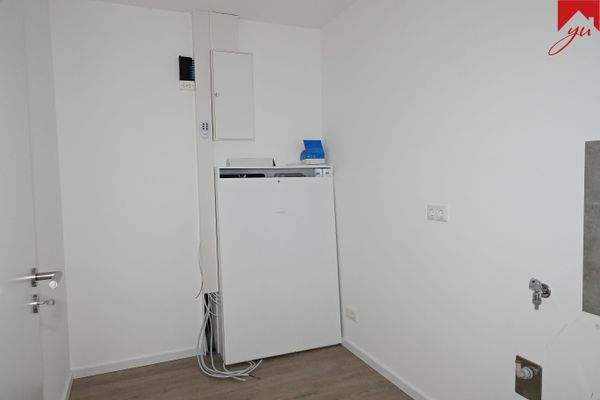 Hauswirtschaftsraum mit Waschmaschinenanschluss