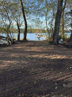 Freifläche vor dem Steg.jpg