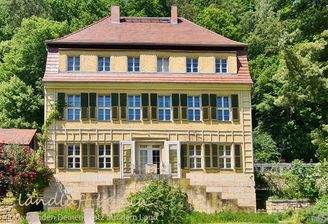 Klassizistische Villa an der Elbe in der Sächsisc