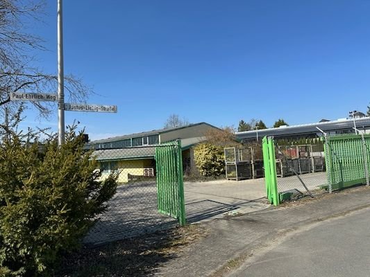 Vorderseite Gebäude.jpg
