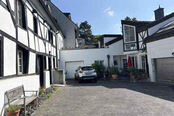 Hausansicht, Anbau, Hofbereich