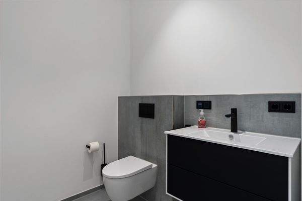 Badezimmer im Erdgeschoss (4,95m²)