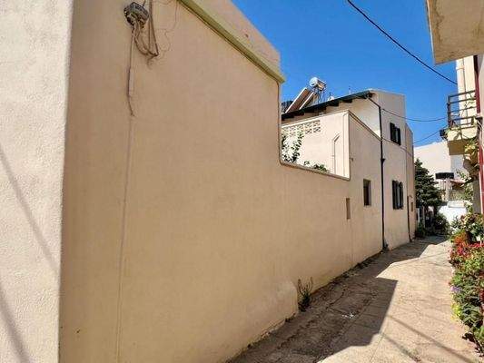 Kreta, Neapoli: Stadthaus mit Garten und Terrasse zu verkaufen