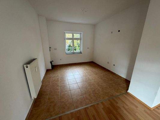 Leere Küche mit Fenster