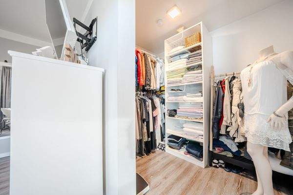 Begehbarer Kleiderschrank