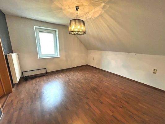 Schlafzimmer 2 DG (Durchgangszimmer)