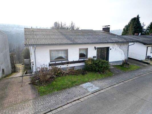 Zweifamilienhaus mit Weitblick in Neunkirchen