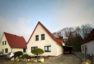 Einfamilienhaus mit Carport