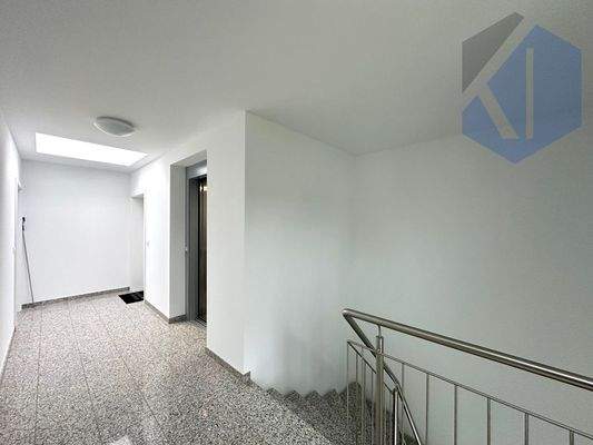 Treppenhaus Aufzug 2OG