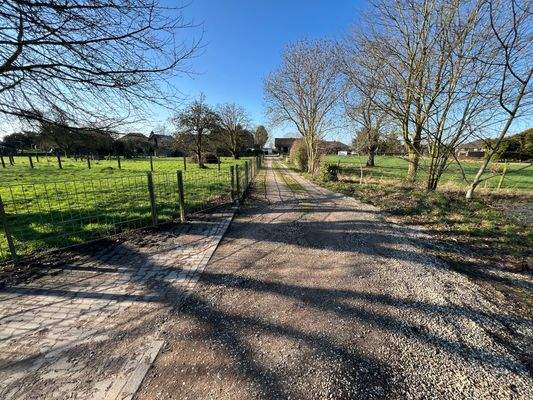 Zufahrt zum Hof (Süden)