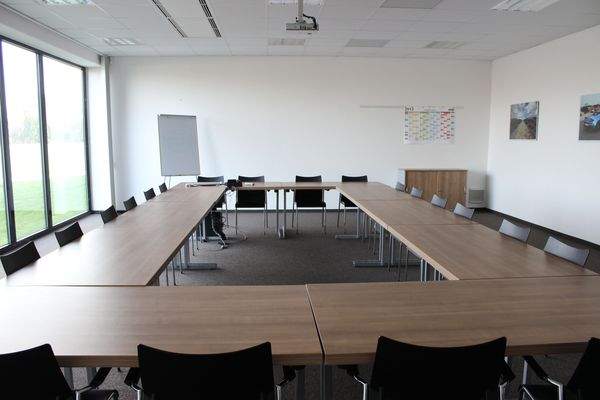 Besprechungs-/Schulungsraum