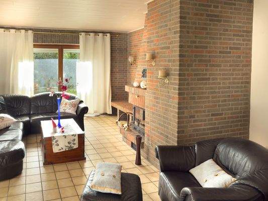 Wohnzimmer mit Kamin