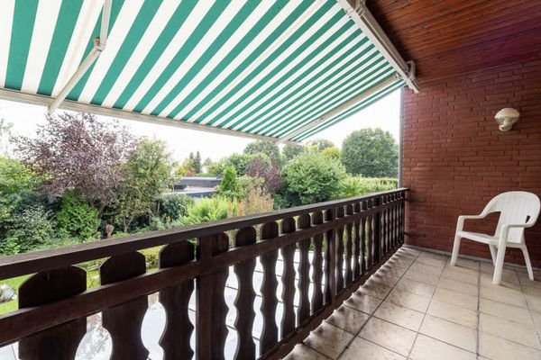 Balkon mit Sonnenmarkise