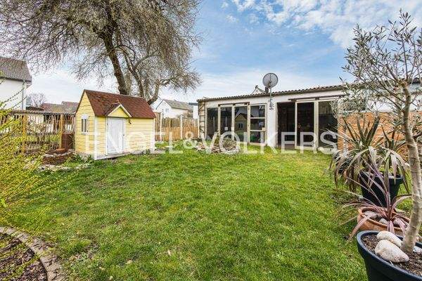 Blick auf das Kinderspielhaus, den kindgerechten G