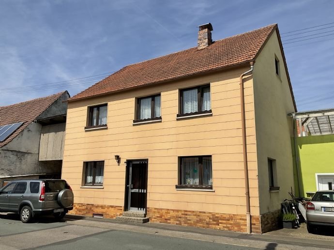 Einfamilienhaus mit Solaranlage, großem Hof und Garten in Burgpreppach