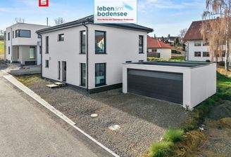 Wohnhaus und Doppelgarage